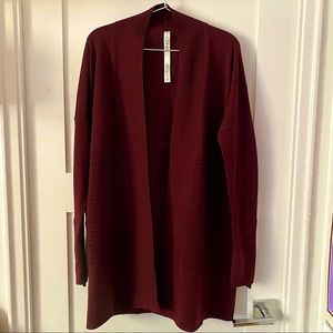 Lululemon Cassis Sit in Lotus Wrap II 💜♥️ Rare color - 100% wool - no pills